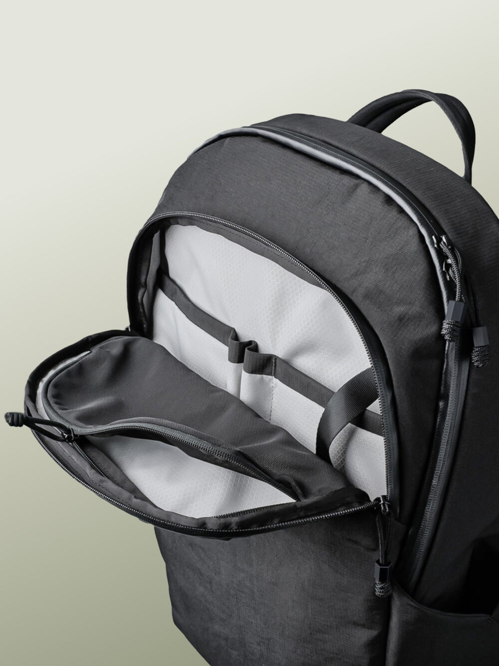 Mochila Táctica de Viaje Antirrobo, Impermeable, Antidesgarro y Antigolpes, Bolsillos para Termo de Hasta 770 ml, Bolsillos Ocultos de Acceso Rapido para Pasaporte, Organizador Tecnológico para MacBook Pro de 14 y 16 Pulgadas, Creado para Viajar en Avión y Explorar Ciudades Internacionales - 23 Litros - Imagen 8