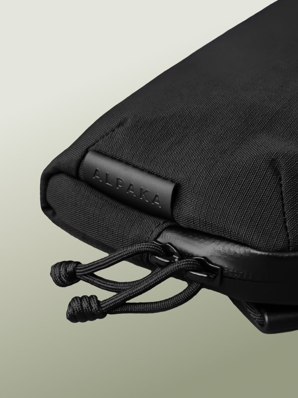 Flight Pouch Pro - Riñonera de Viaje Antirrobo Hibrida, Organizador Tecnológico para iPhone 16 Pro Max, con Bolsillo Oculto de Acceso Rapido para Pasaporte, Impermeable, Antidesgarro, Protección RFID, Creada para Explorar Ciudades Internacionales - 0.7 Litros - Imagen 9