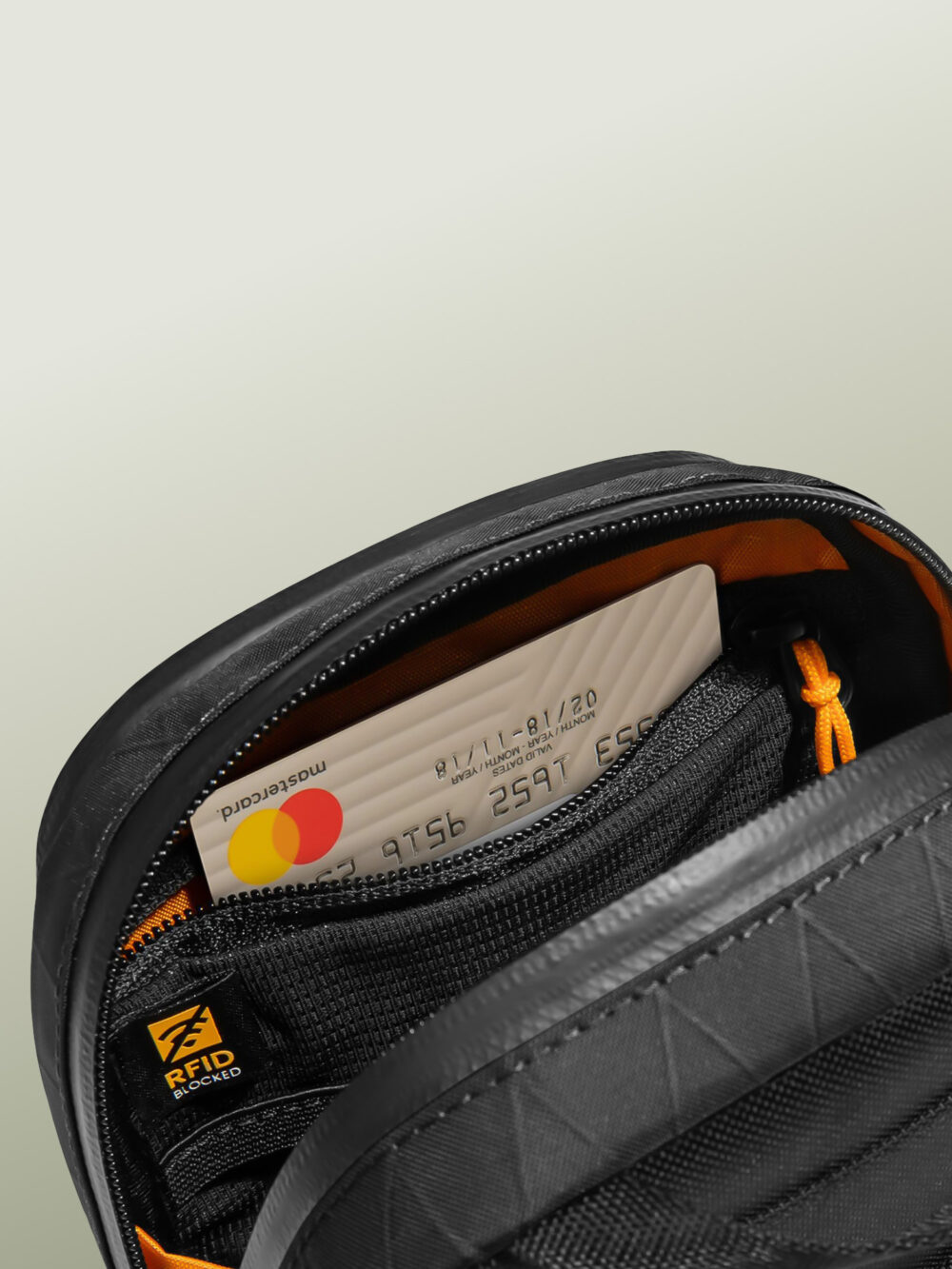 Bolso Cruzado Táctico de Viaje Antirrobo, RFID, Impermeable y Antidesgarro, Bolsillo Oculto de Acceso Rapido para Pasaporte, Organizador Tecnológico para iPhone 16 Pro Max, Compatible con Candados de Cable, Creado para Viajar en Avión y Explorar Ciudades Internacionales -  1.3 Litros - Imagen 3