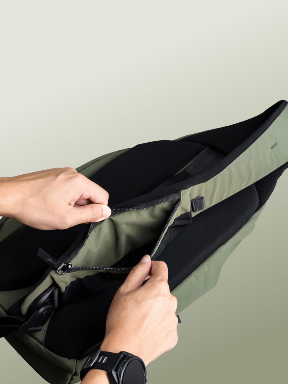 Bolso Cruzado Táctico de Viaje Antirrobo y Antigolpes, Tela Ultra Liviana y Resistente, Impermeable, Antidesgarro y Antiabrasión, Organizador Tecnológico para iPad Pro 11 M4, Bolsillo Expandible para Termo de Hasta 770 ml, Bolsillo Oculto de Acceso Rápido para Pasaporte, Creado para Viajar en Avión y Exploraciones Urbanas - 10 Litros - Image 5